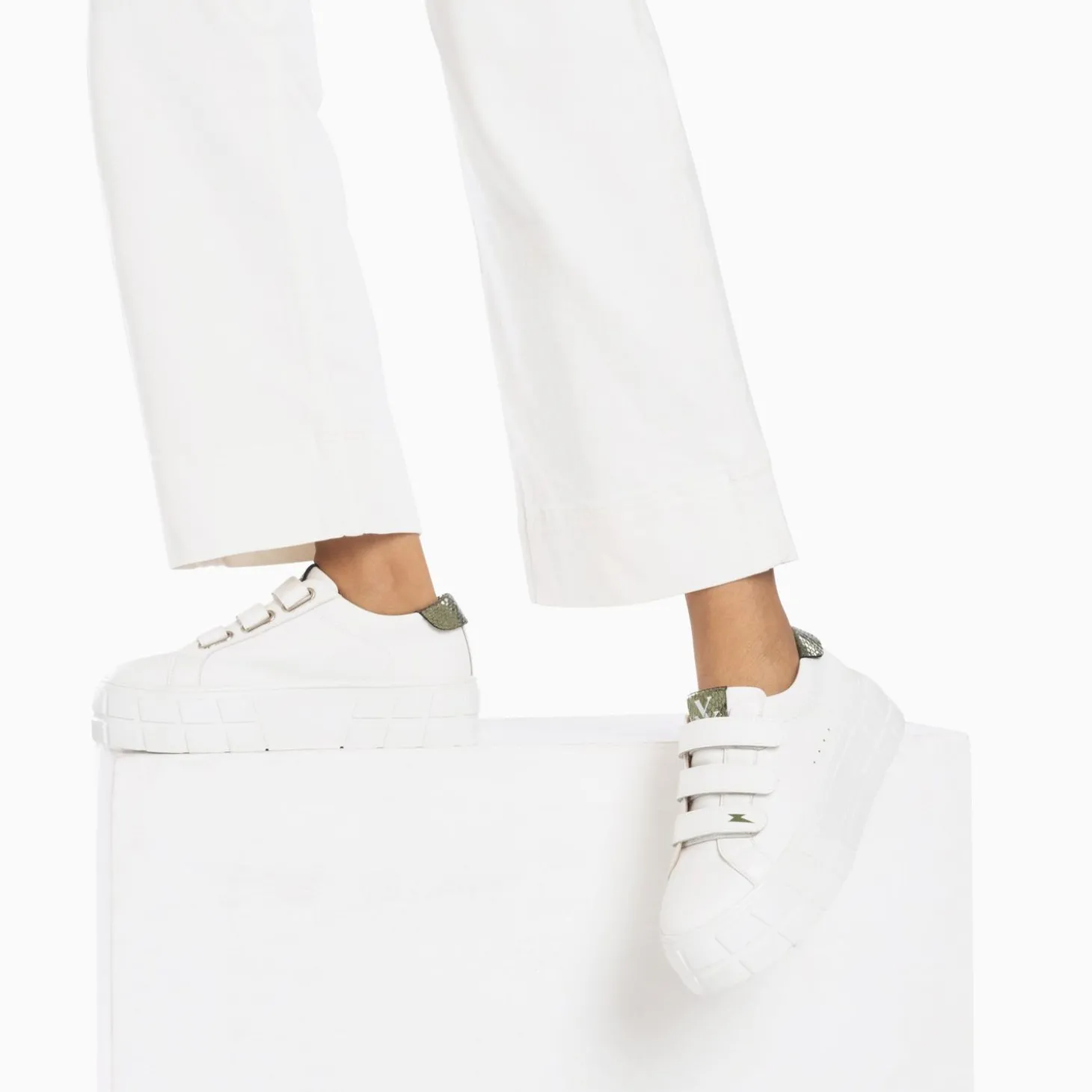 Baskets Angela Blanc Et Kaki Serpent A Plateforme