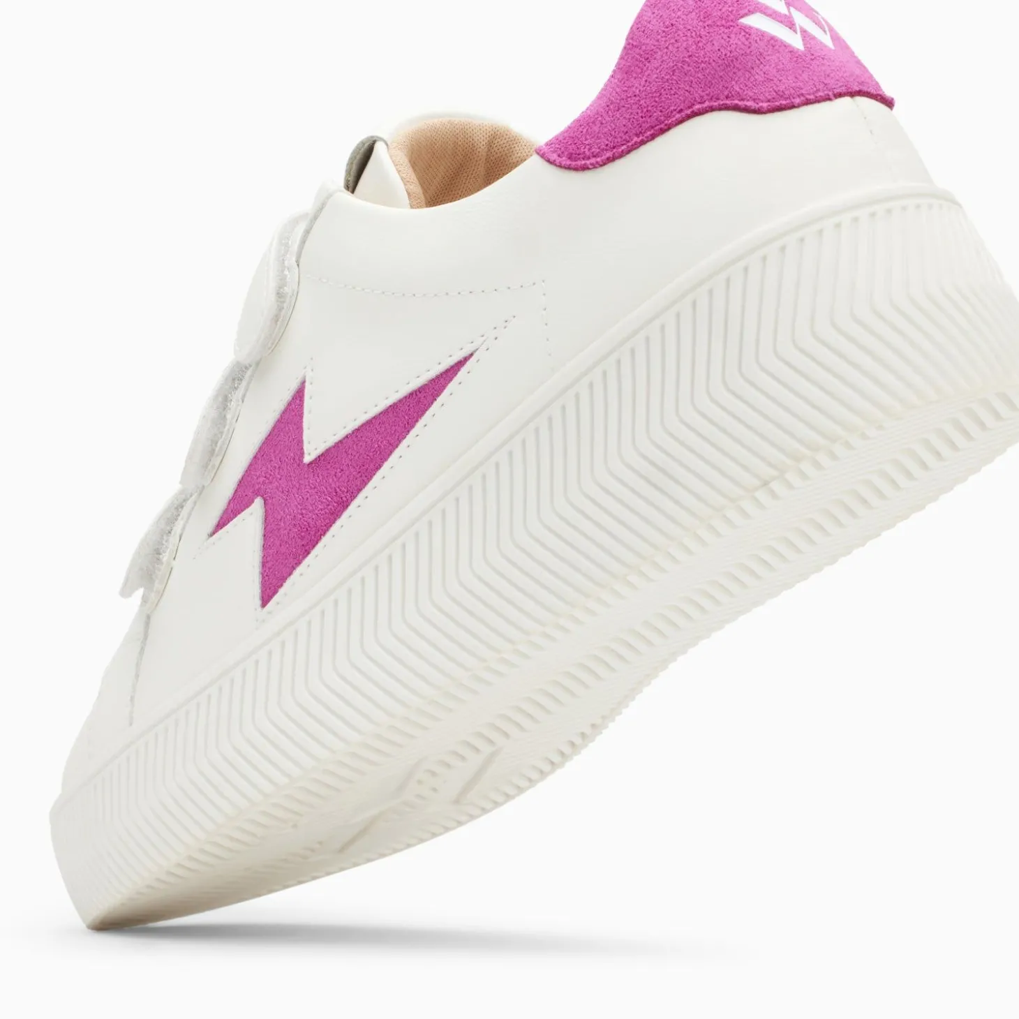 Baskets Eclair Camelia Blanc Et Magenta A Scratchs