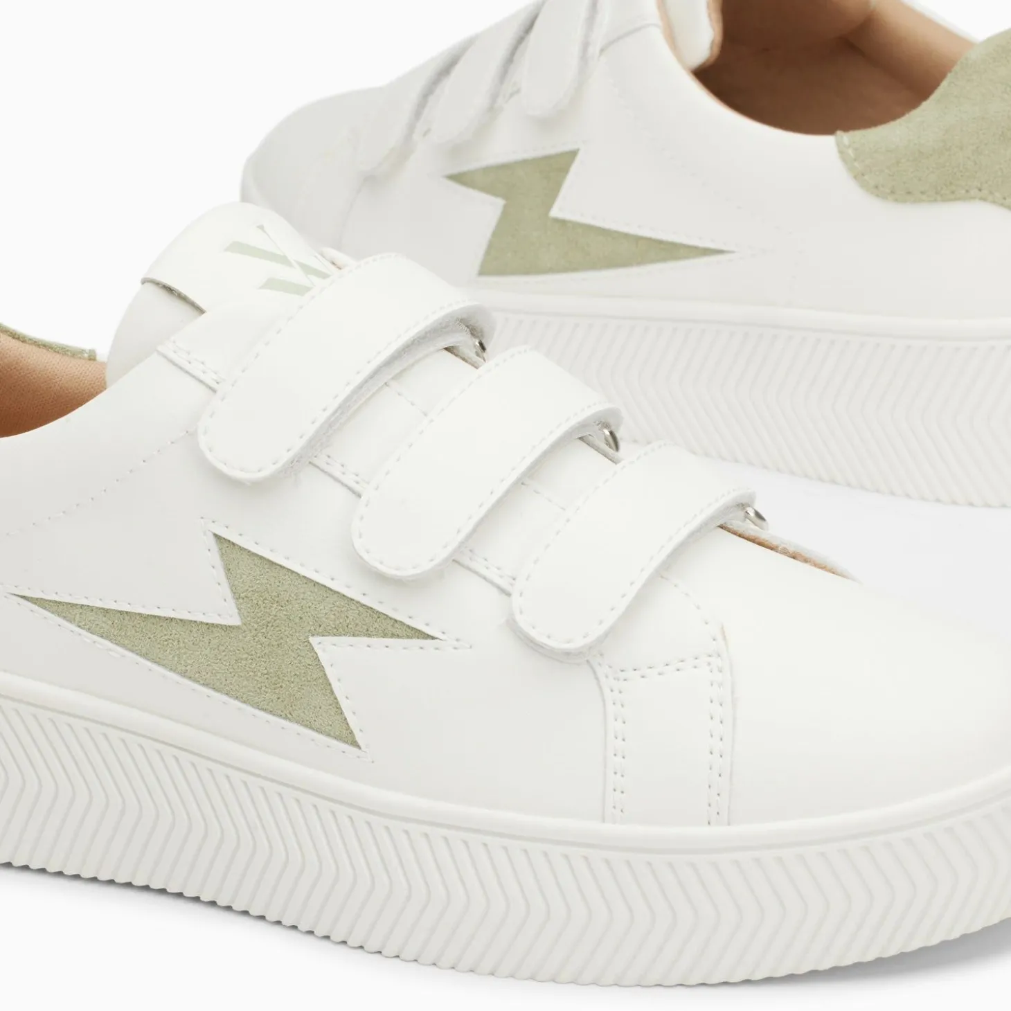 Baskets Eclair Camelia Blanc Et Vert Amande A Scratchs