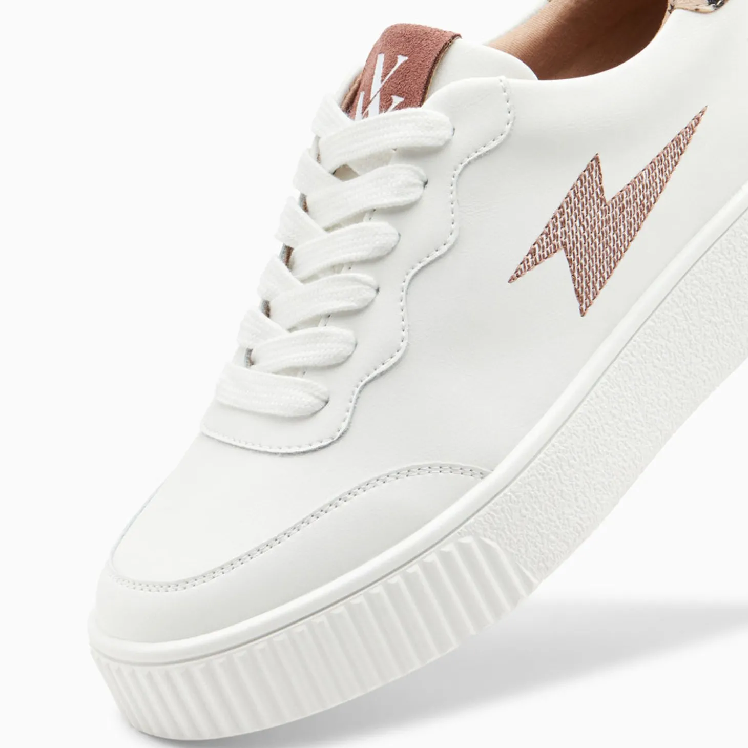 Baskets Eclair Carolane Blanc Et Leopard A Lacets