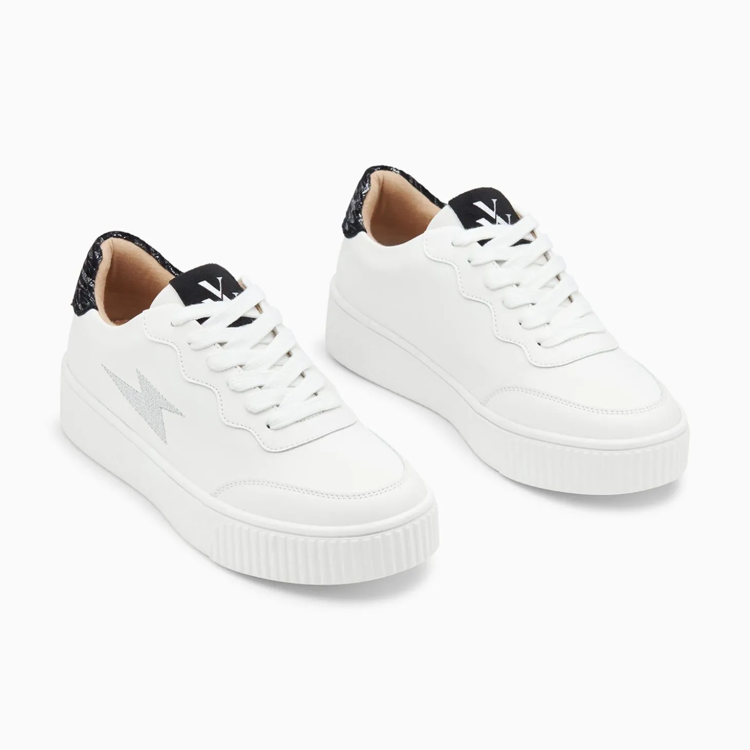Baskets Eclair Carolane Blanc Et Noir Imprime Zebre A Lacets