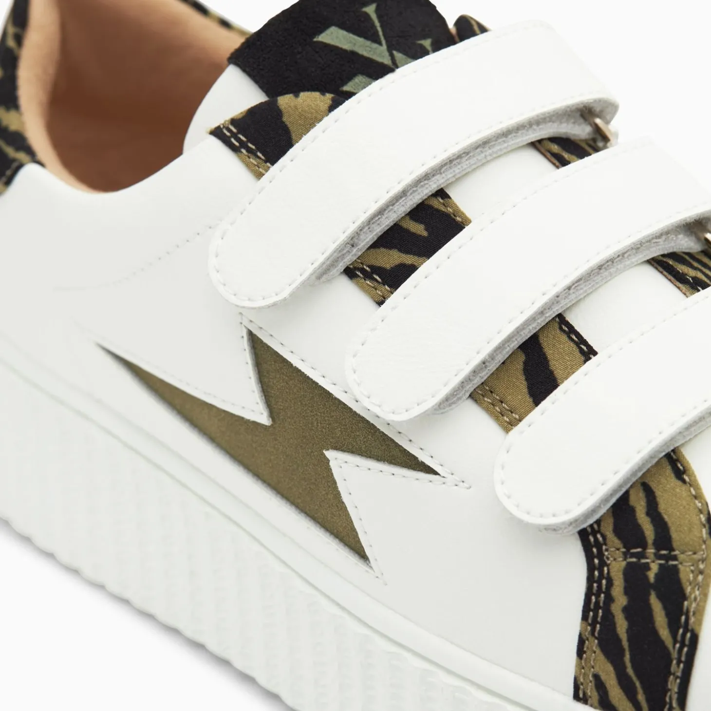 Baskets Eclair Ingrid Blanc Et Kaki Imprime Zebre A Scratchs
