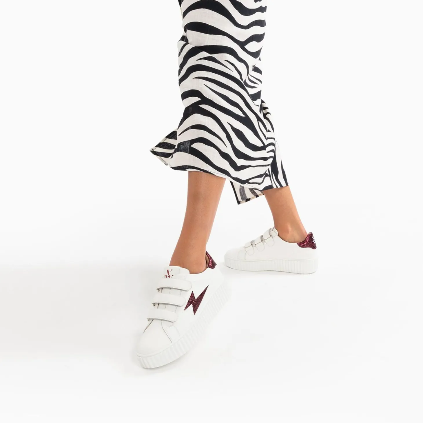 Baskets Eclair Kim Blanc Et Bordeaux Metallise A Scratchs