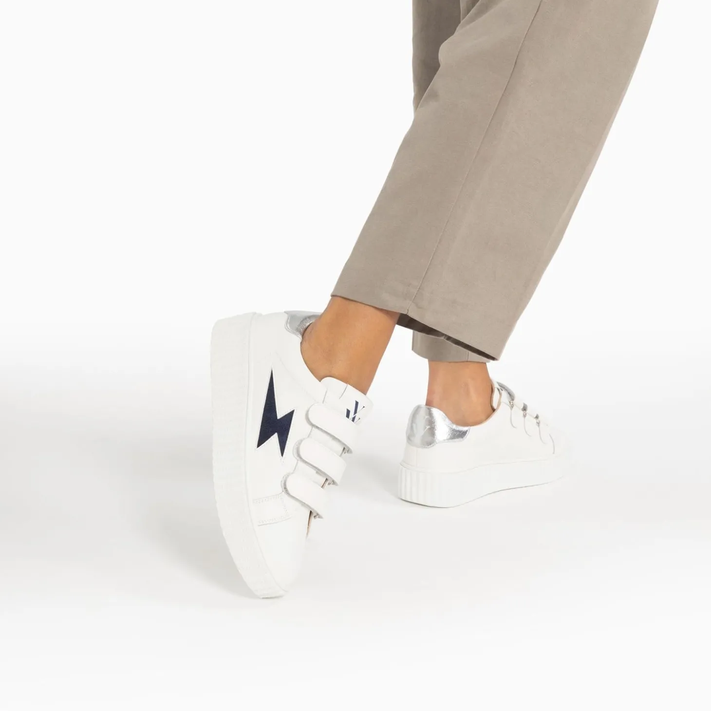 Baskets Eclair Kim Blanc Et Bleu Marine A Scratchs