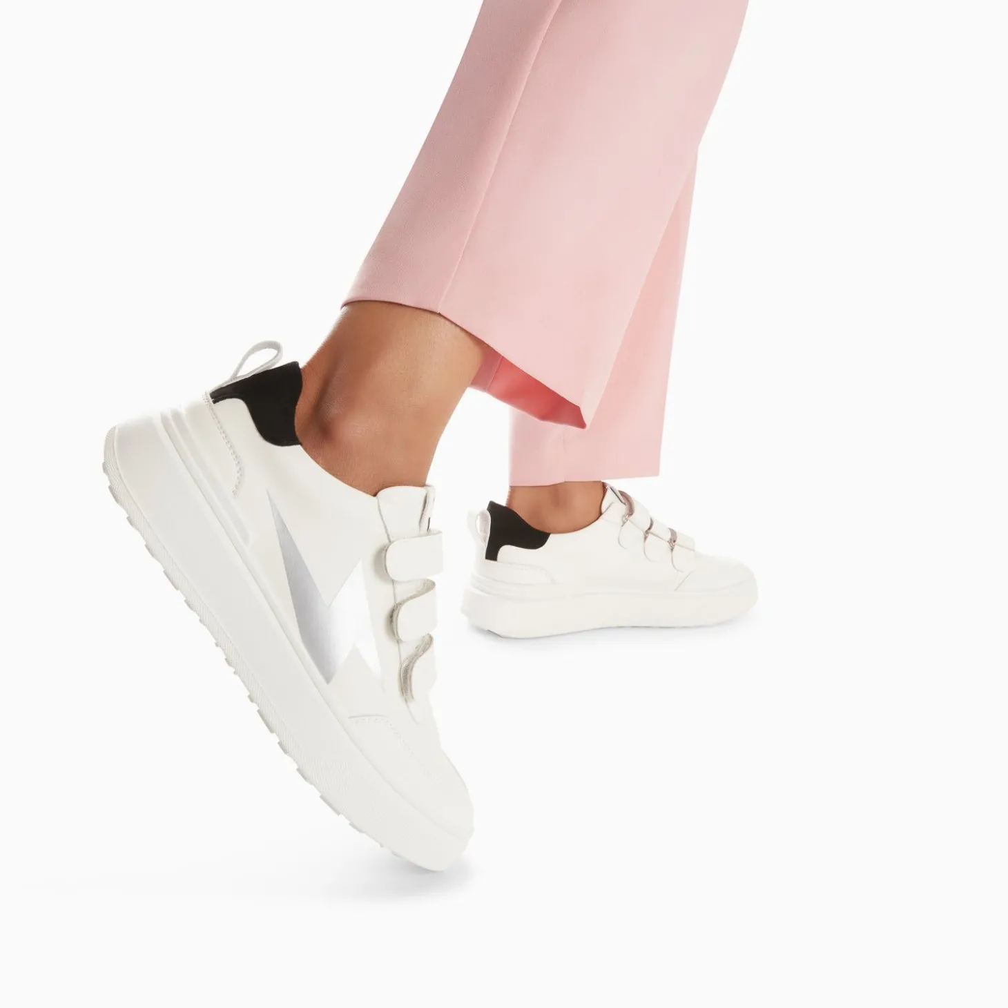Baskets Eclair Lison Blanc Et Noir A Scratchs