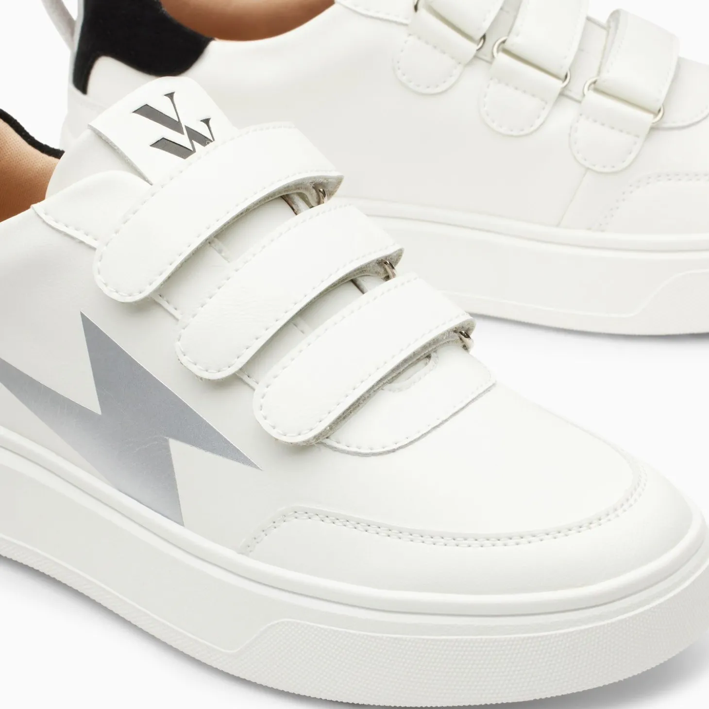 Baskets Eclair Lison Blanc Et Noir A Scratchs