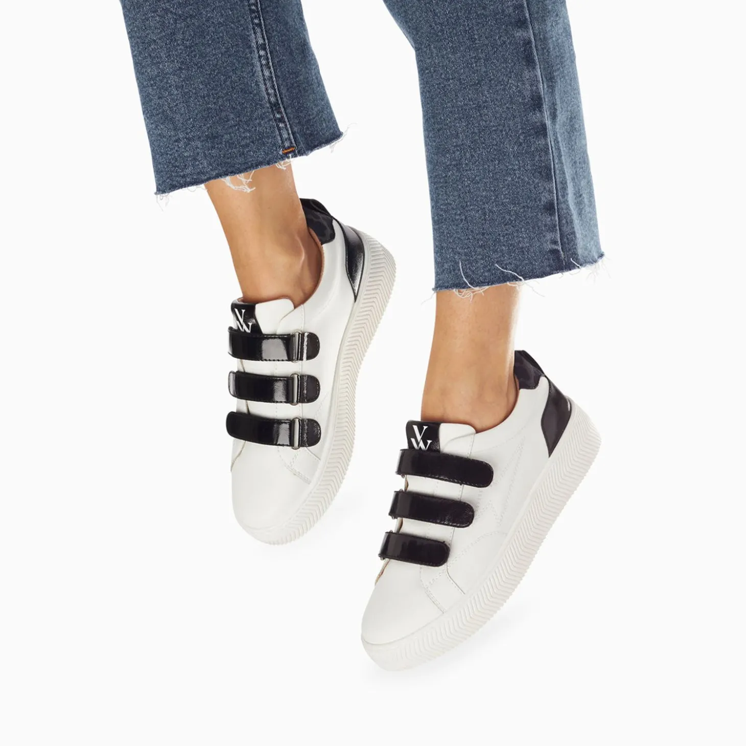 Baskets Eclair Oxanna Blanches A Scratchs Noirs