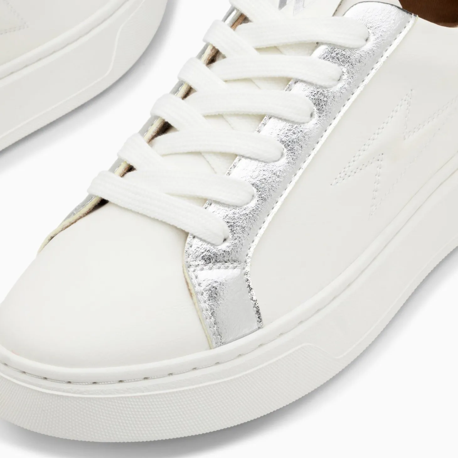 Baskets Eclair Romane Blanc Et Argent A Lacets