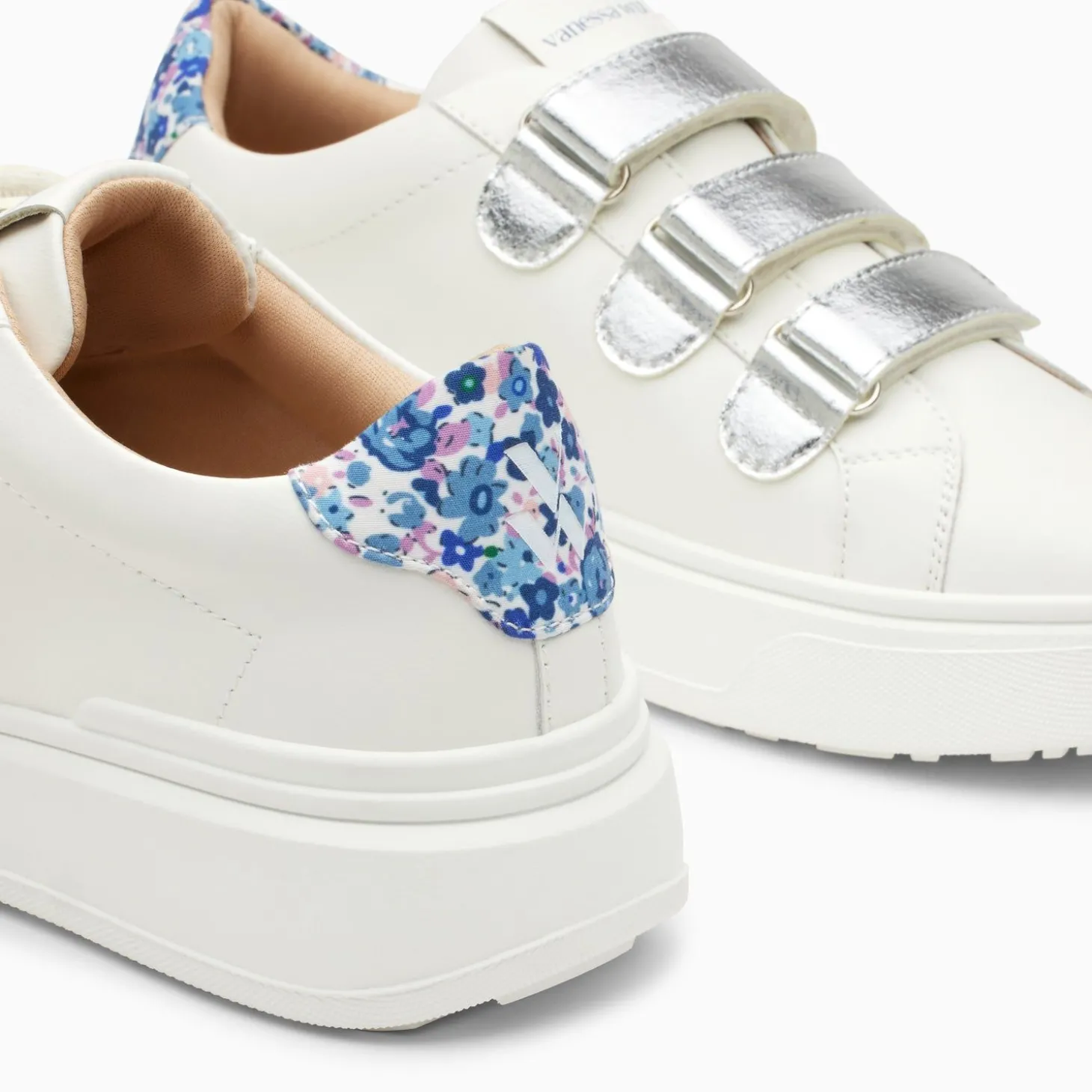 Baskets Eclair Salome Blanc Et Bleu A Scratchs Argent