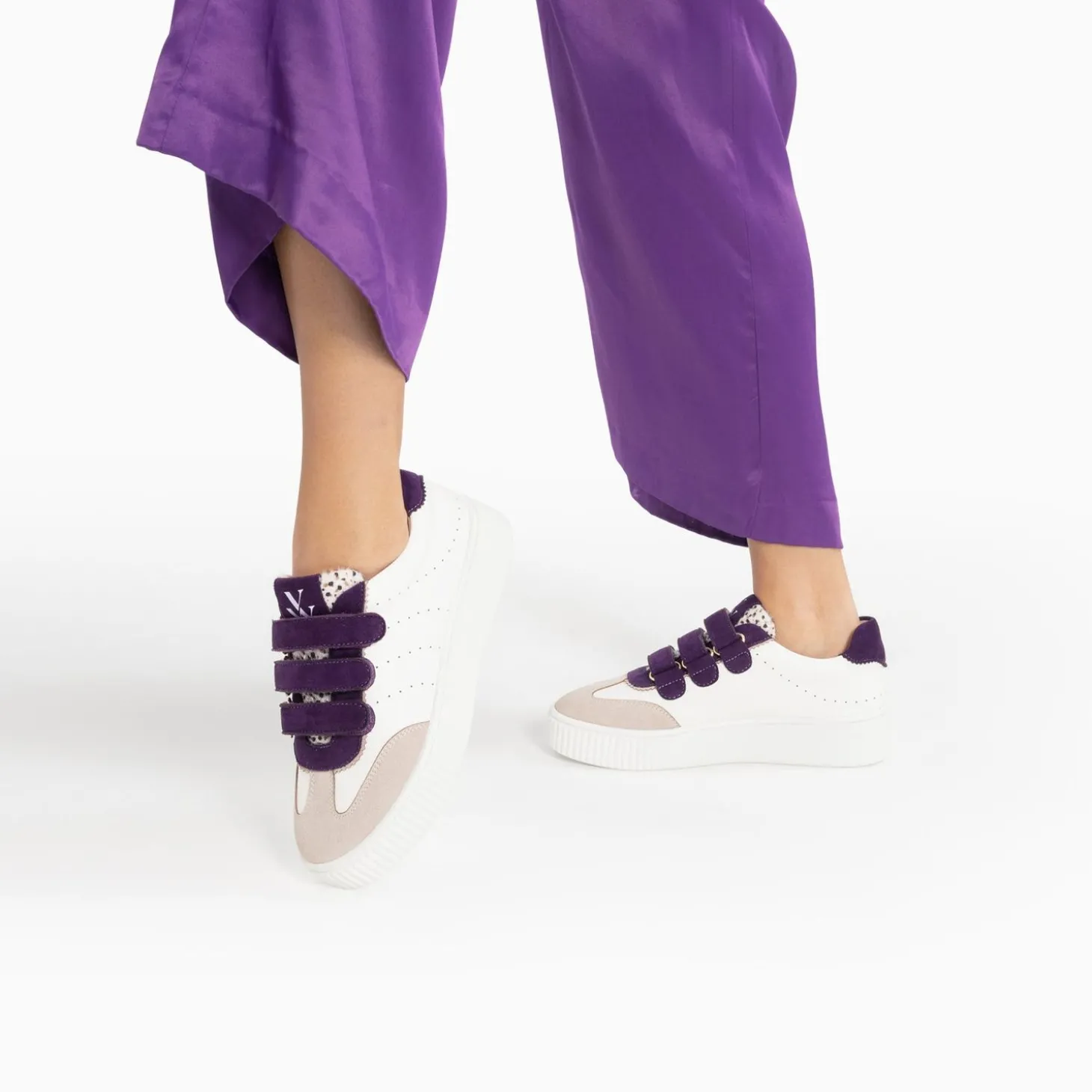 Baskets Marie Blanc Et Violet A Scratchs