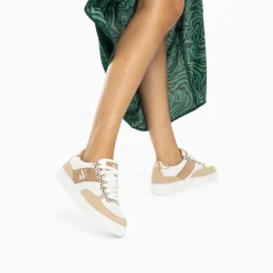 Baskets Monogramme Flavie Perforees Blanc Et Beige A Lacets