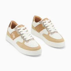 Baskets Monogramme Flavie Perforees Blanc Et Beige A Lacets