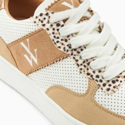 Baskets Monogramme Flavie Perforees Blanc Et Beige A Lacets