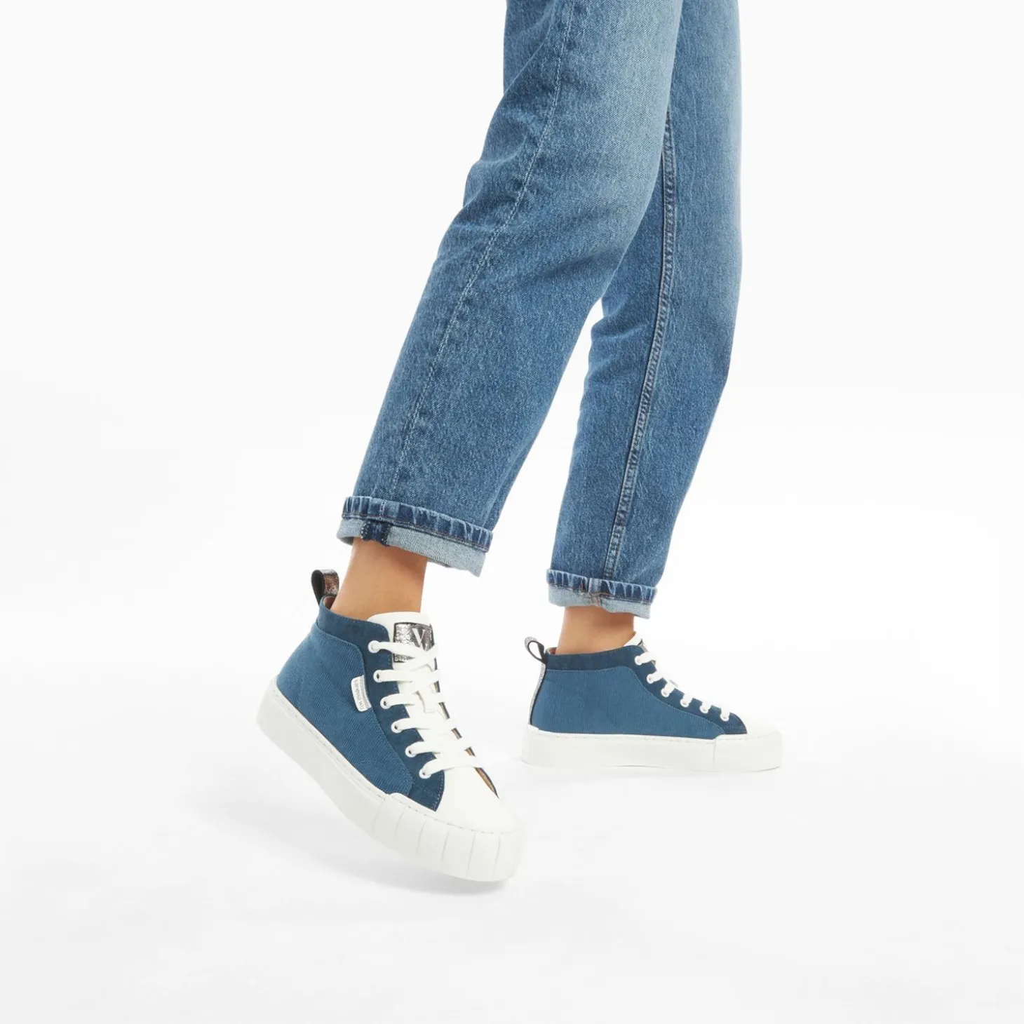 Baskets Montantes Clarisse Cotelees Bleu Et Blanc