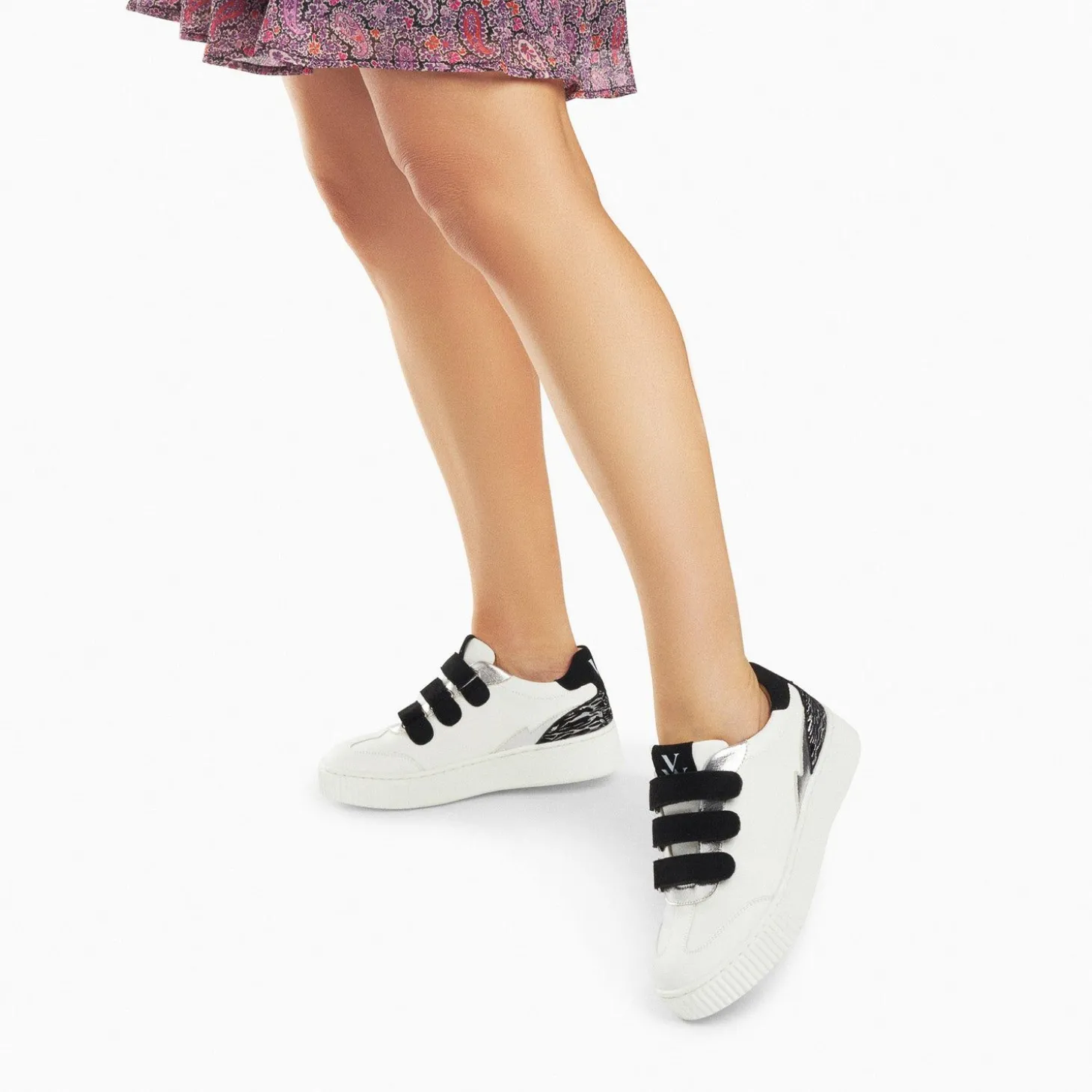 Baskets Nahia Blanc Et Argent A Scratchs Noirs