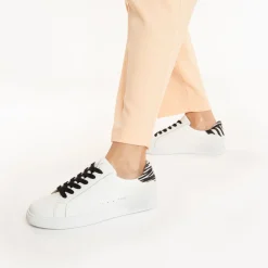 Baskets Steph Blanc Et Imprime Zebre A Lacets Noirs