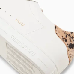 Baskets Steph Blanc Et Imprime Guepard A Lacets Beiges
