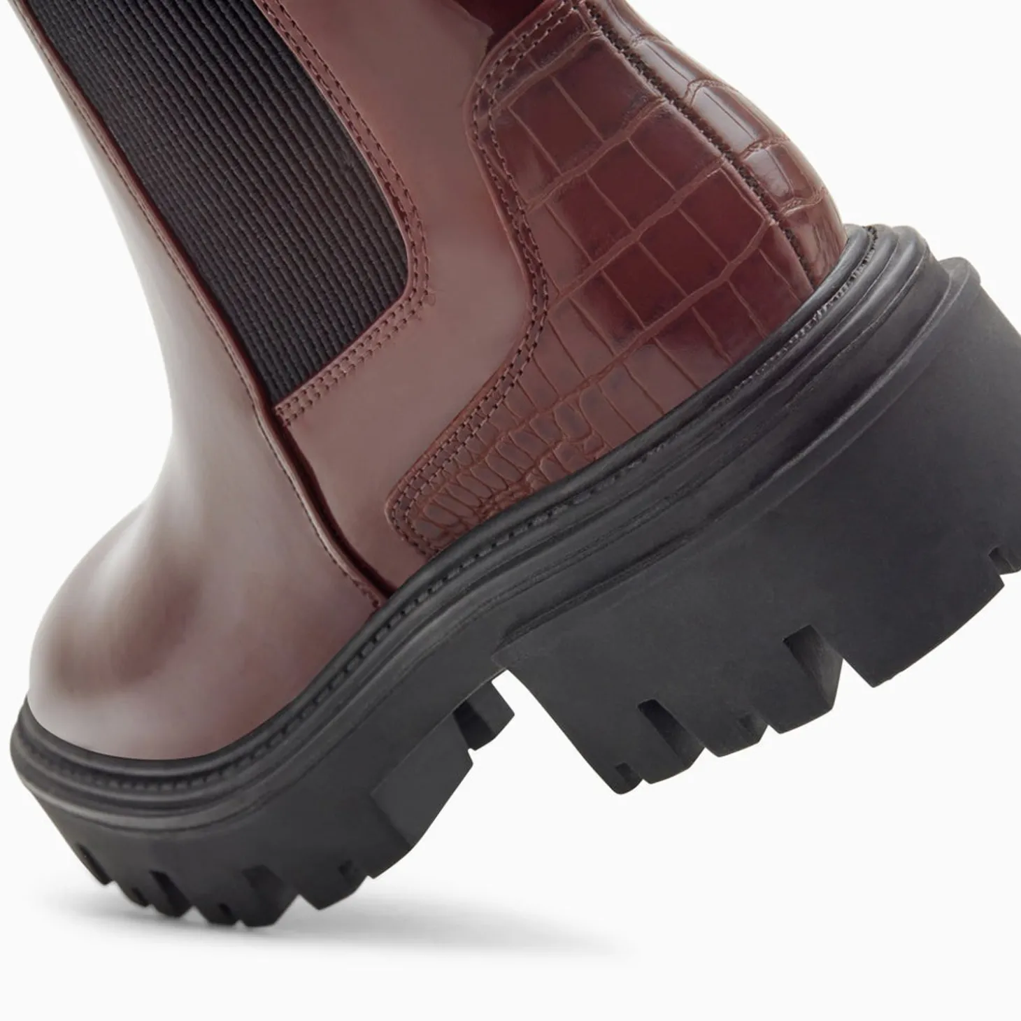 Bottines Chelsea Pamela Bordeaux Vernies A Semelle Crantee