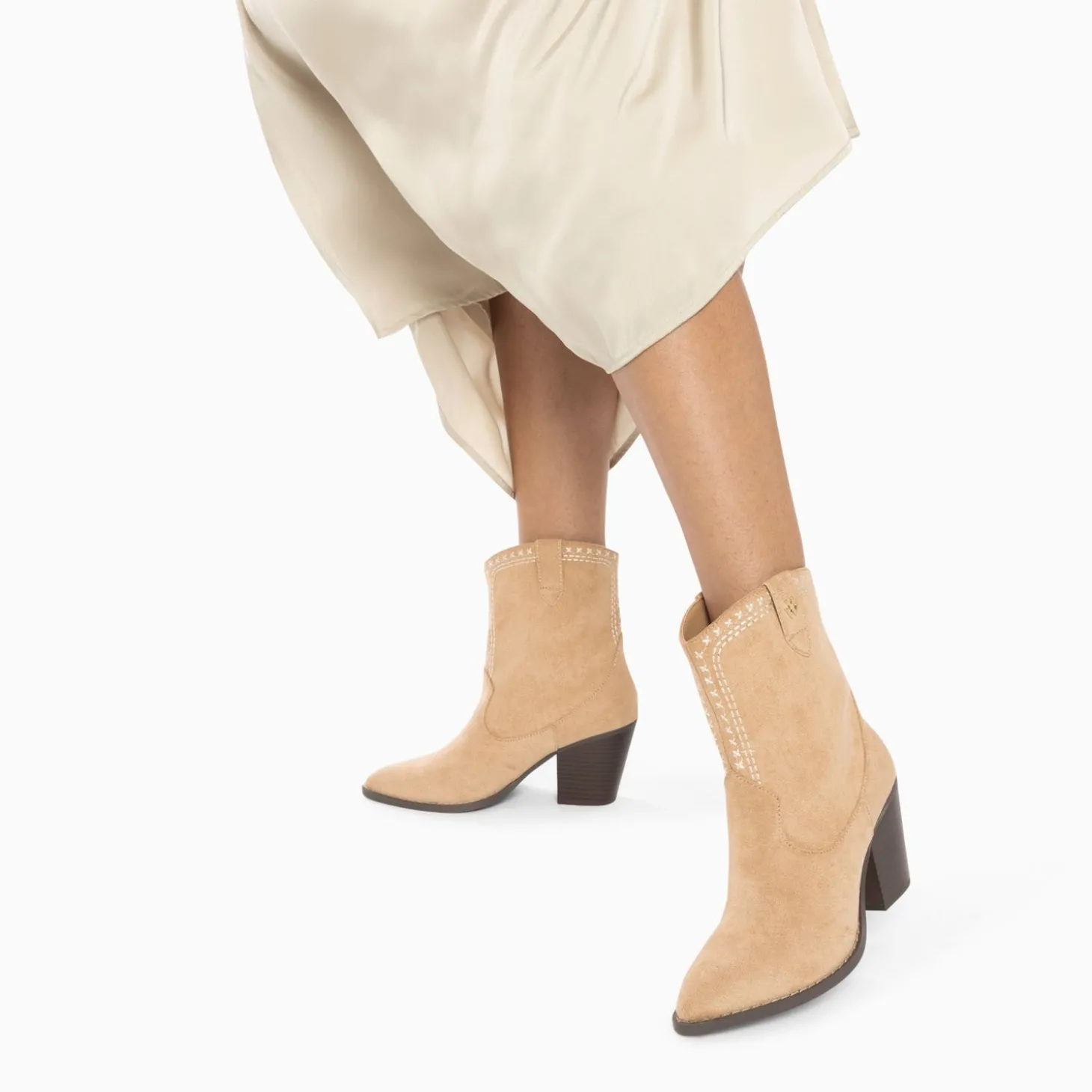 Bottines Santiags Danae Montantes Beiges A Broderies
