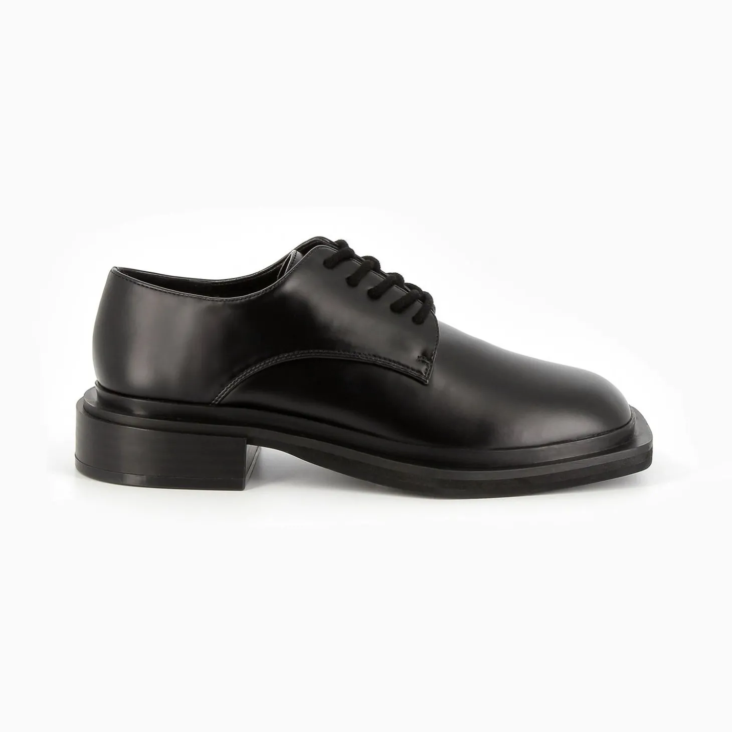 Derbies Leona Noires A Semelle Carree