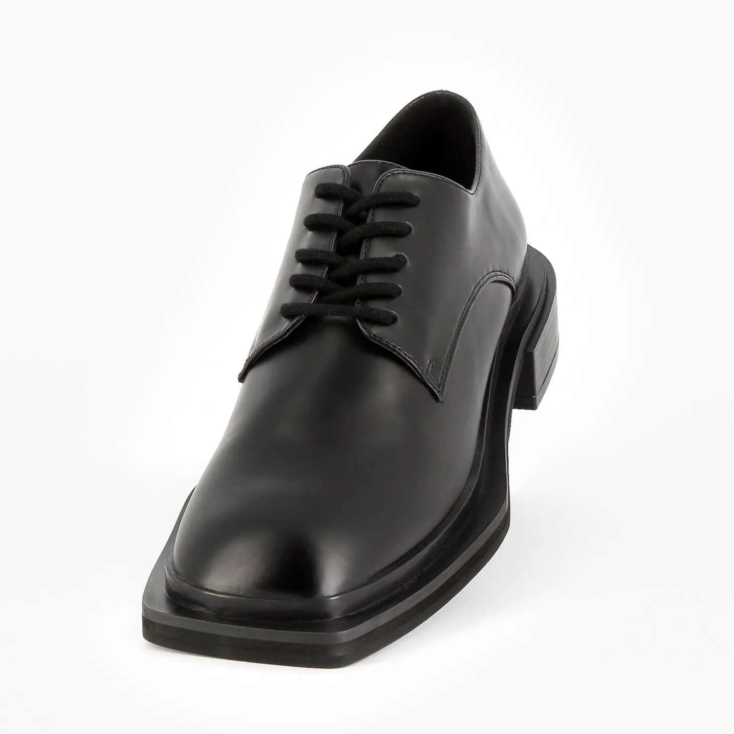Derbies Leona Noires A Semelle Carree