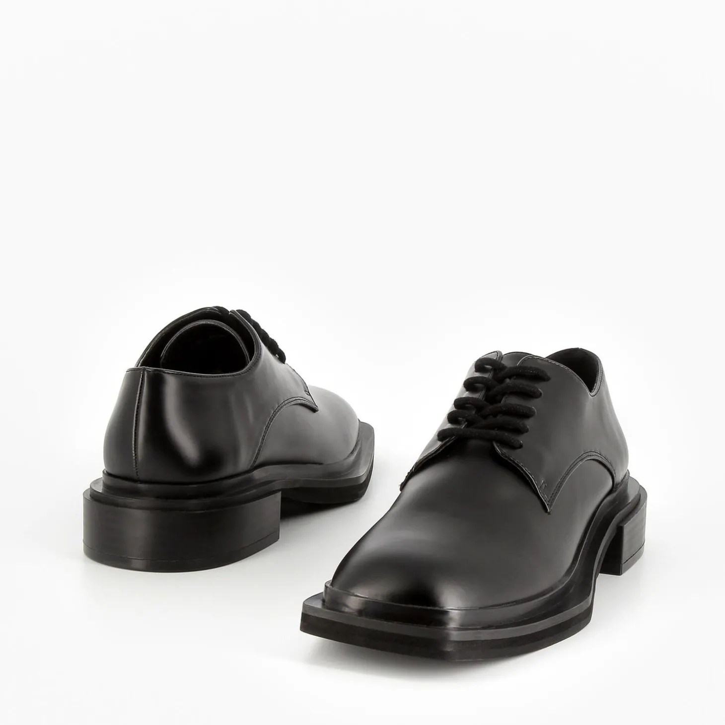 Derbies Leona Noires A Semelle Carree