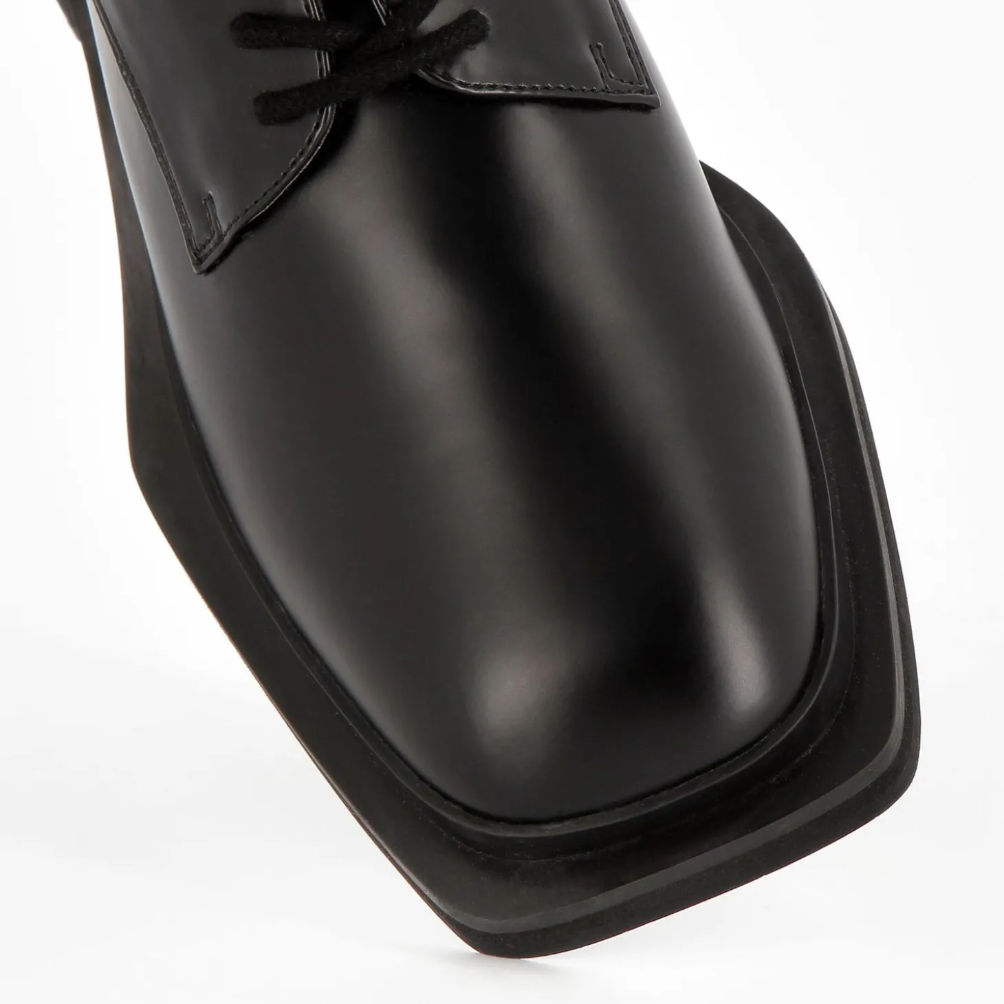 Derbies Leona Noires A Semelle Carree
