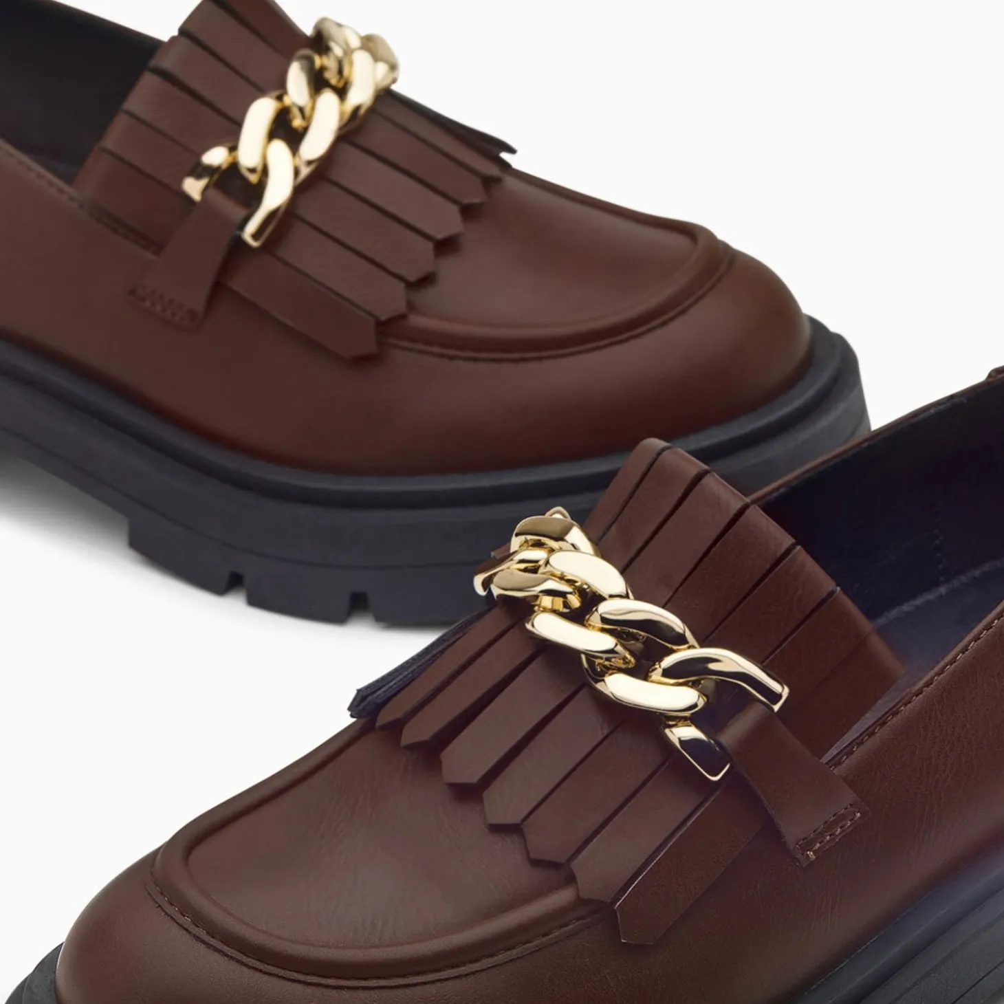 Mocassins Angele Marron A Chaine Or Et Semelle Crantee