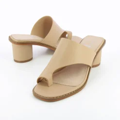 Mules Cyrielle Beiges Passe-Pouce A Talon Rond