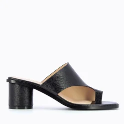 Mules Cyrielle Noires Passe-Pouce A Talon Rond