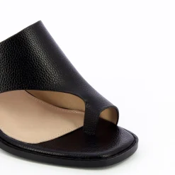 Mules Cyrielle Noires Passe-Pouce A Talon Rond