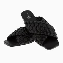 Mules Lillianna Noires A Larges Brides Tressees Croisees