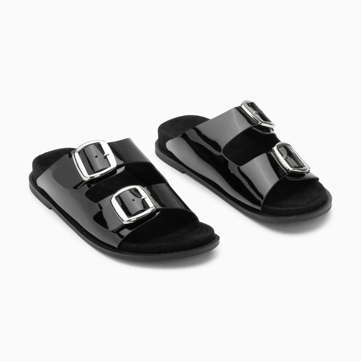 Mules Plates Celia Noir Verni A Boucles Oversize