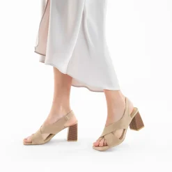 Sandales Dakota Beiges A Brides Croisees Et Talon Haut