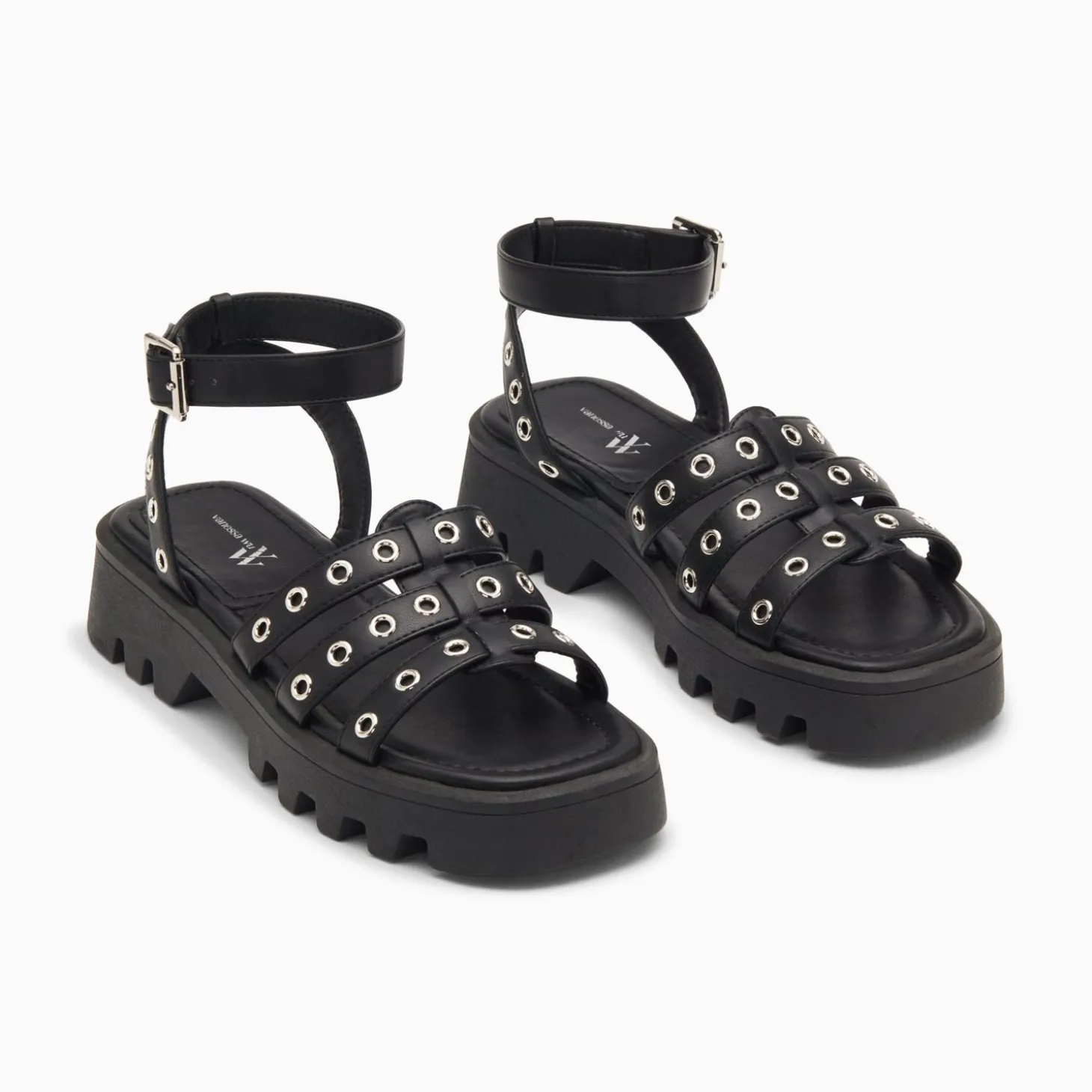 Sandales Inaya Noires A Oeillets Et Plateforme Crantee
