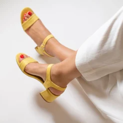 Sandales Melissa Jaunes A Petit Talon Epais