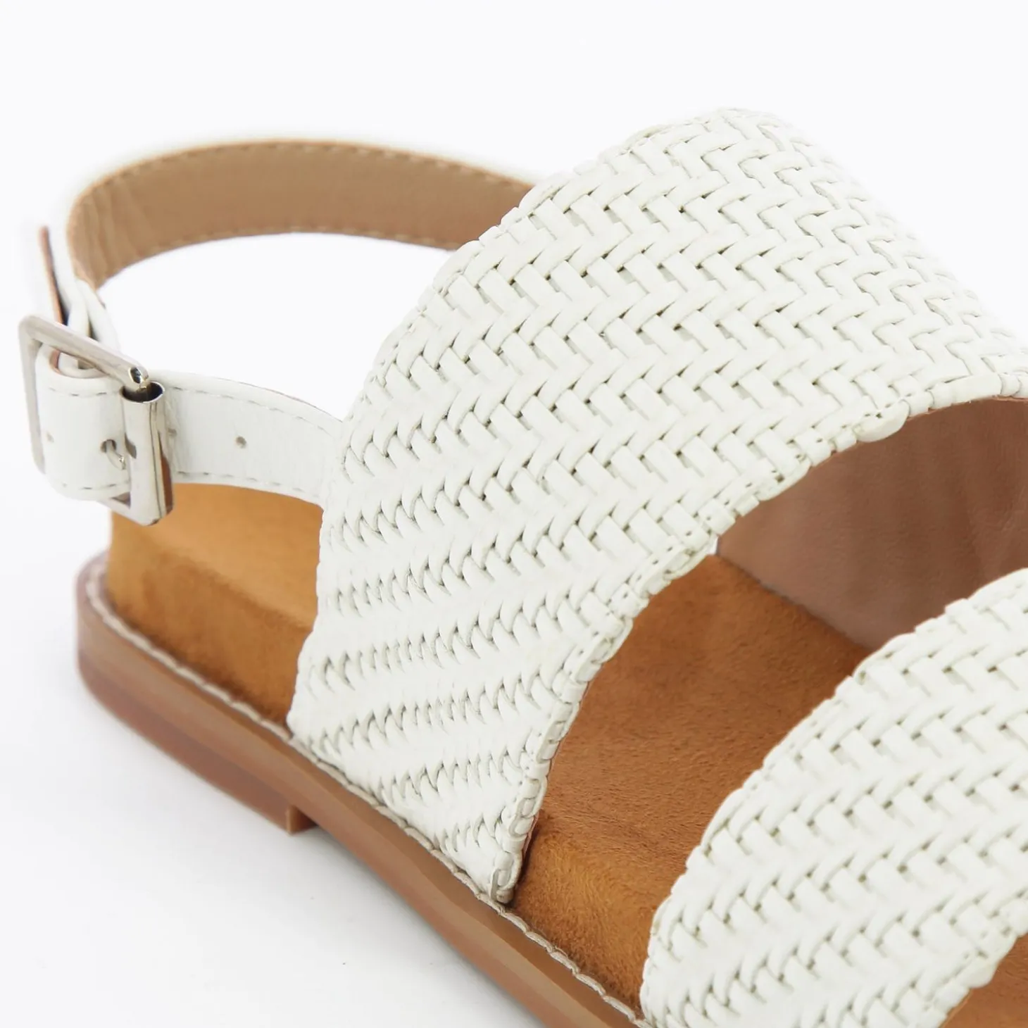 Sandales Plates Cassandre Tressees Blanches